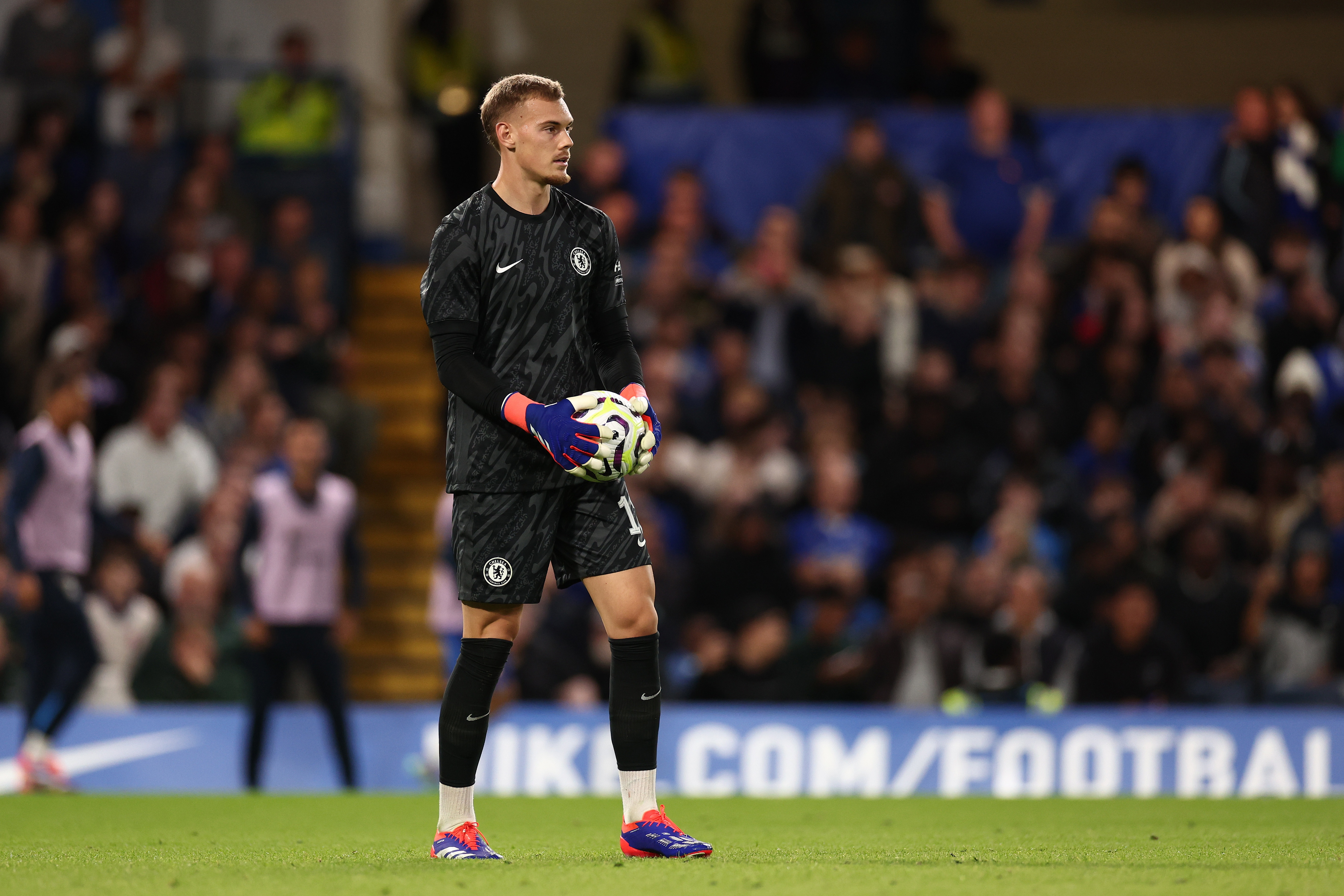 半岛体育官网-天空体育:切尔西二门约恩森吸引多队关注,但蓝军不打算放人