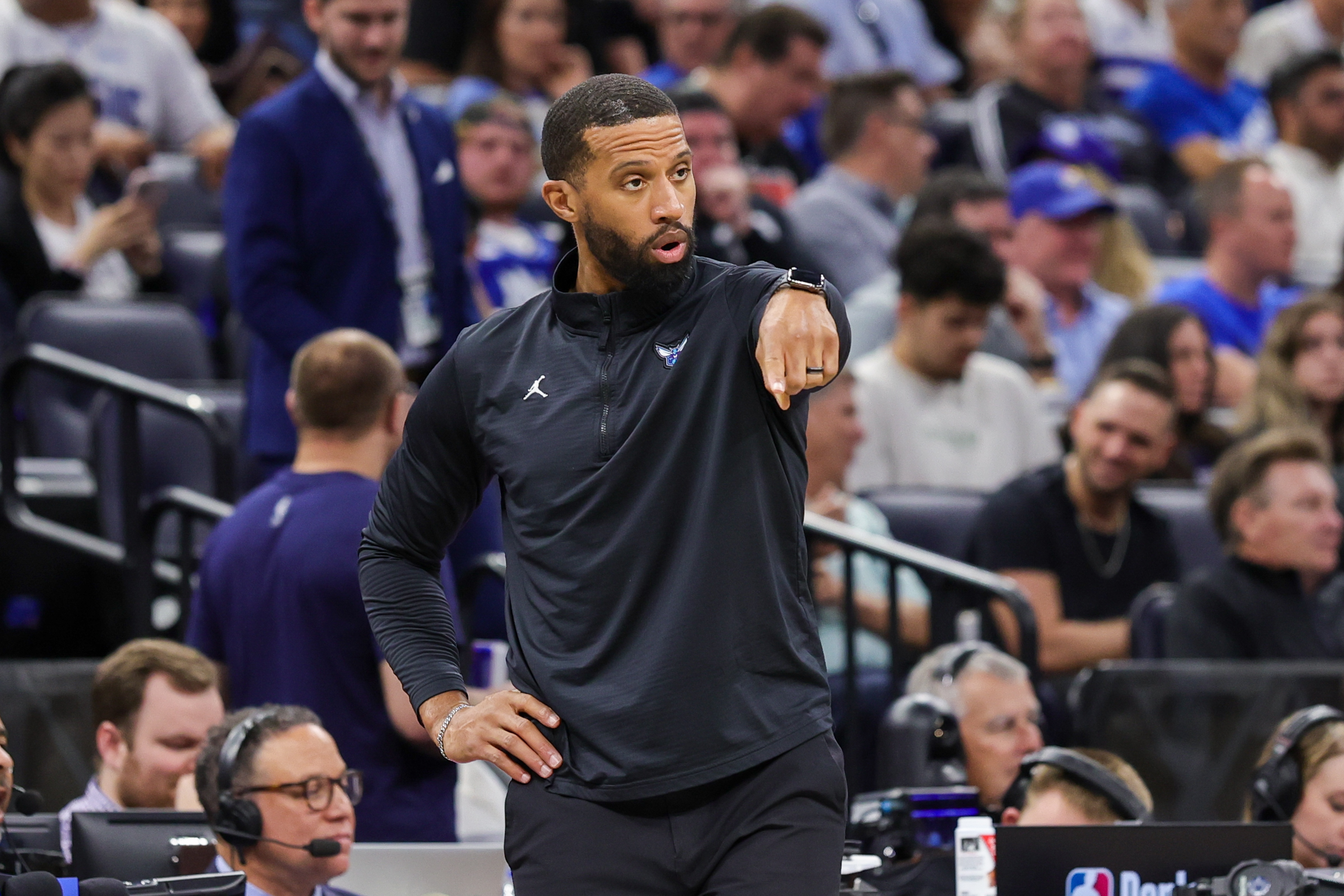 半岛体育官方网站-黄蜂主帅谈连续7个主场:要保持与客场同样的拼劲和专注度