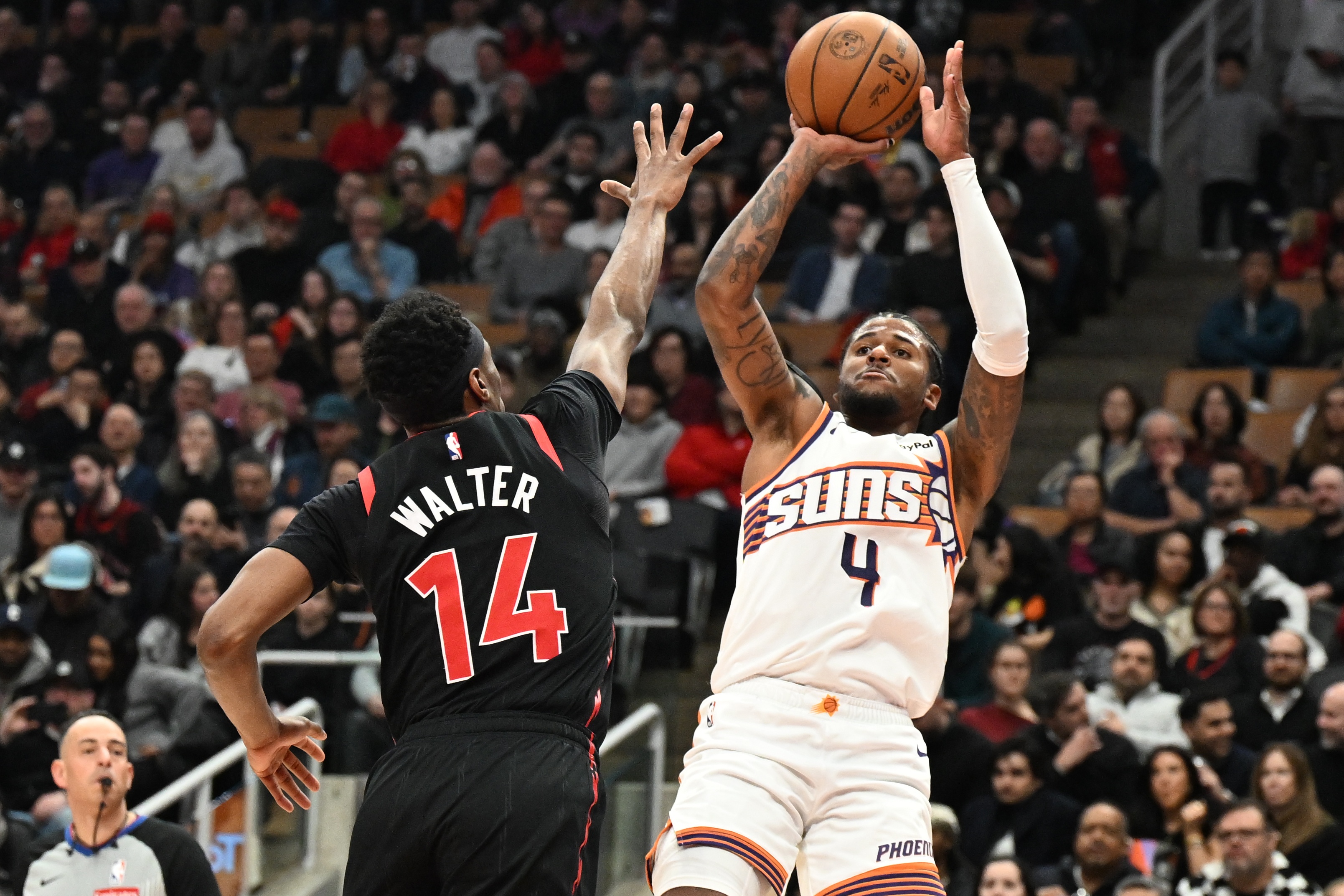 半岛体育官方网站-背靠背70分!杰伦·格林8记三分0罚球 高效空砍34+5+4