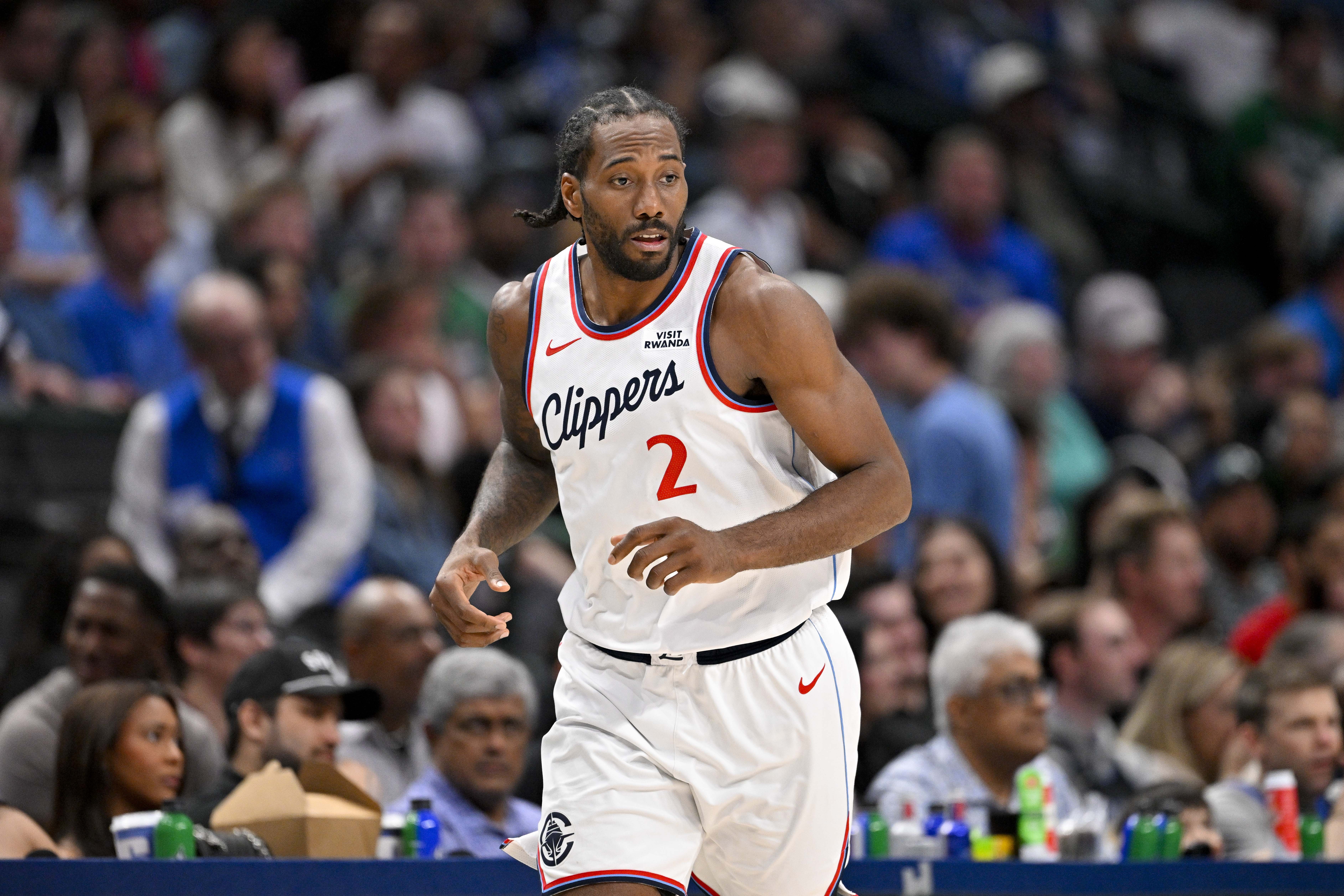 半岛体育在线-机器卡！伦纳德常规赛65场 场均27.9分6.4板3.6助1.9断 三分38.7%